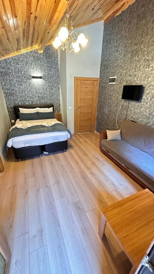 Paradise Hotel *